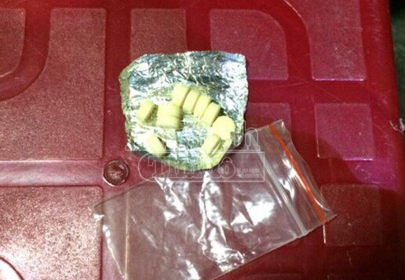 “141” bắt hai “teen” nam mặt non choẹt, mang theo ma túy ảnh 2