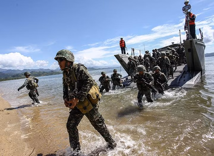 Binh lính Mỹ và Philippines trong một cuộc tập trận chung “Balikatan”