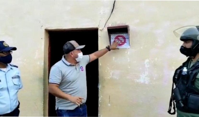 Biển cảnh báo nhà bệnh nhân Covid-19 đã bị phản ứng dữ dội Biển cảnh báo nhà bệnh nhân Covid-19 đã bị phản ứng dữ dội