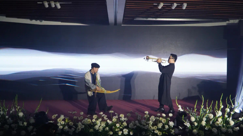 Tiết mục nghệ thuật tại hội nghị.