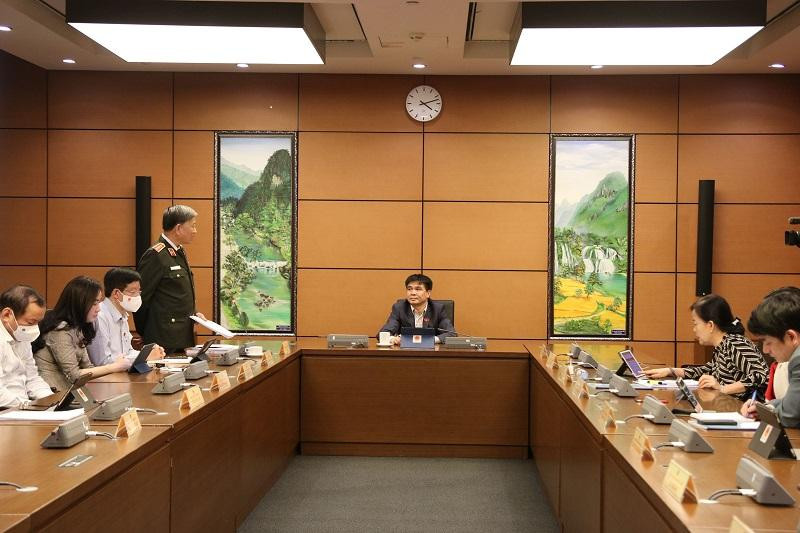 Quang cảnh phiên thảo luận tại Tổ 1