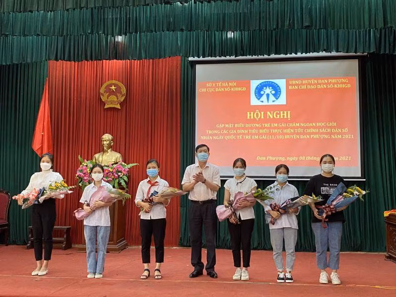 Biểu dương các trẻ em gái chăm ngoan, học giỏi ở huyện Đan Phượng