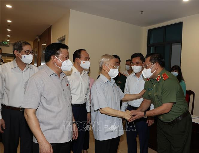 Tổng Bí thư Nguyễn Phú Trọng tiếp xúc cử tri tại Hà Nội (Ảnh TTX VN)