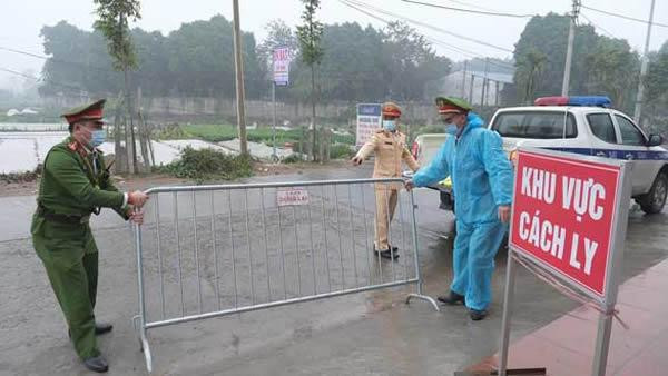 Lực lượng chức năng làm nhiệm vụ tại ổ dịch Covid-19 ở huyện Mê Linh (Hà Nội) Lực lượng chức năng làm nhiệm vụ tại ổ dịch Covid-19 ở huyện Mê Linh (Hà Nội)