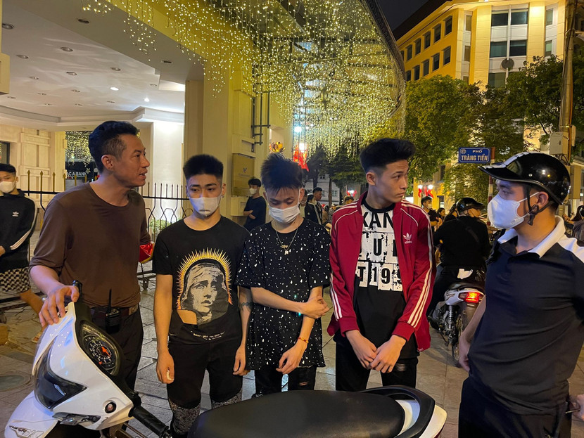 Các đối tượng bị liên quân 141 chặn giữ Các đối tượng bị liên quân 141 chặn giữ