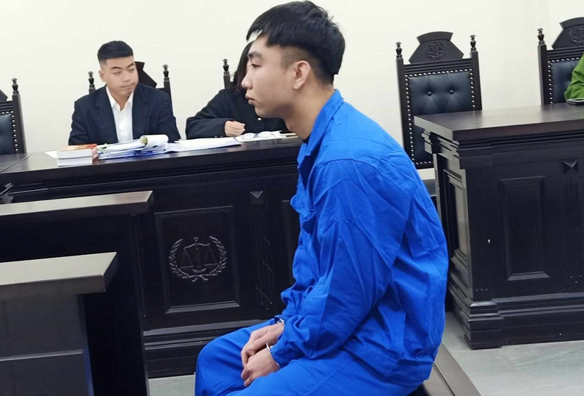 Bị cáo Bùi Bá Hiếu bị đưa ra xét xử tại phiên tòa.