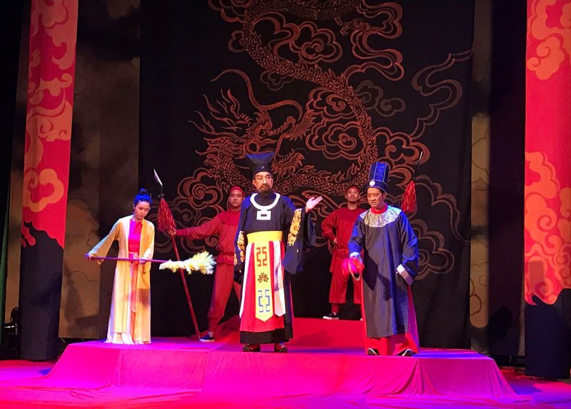 Vua cha tìm mọi cách ngăn cản nàng chúa Ba quy y cửa Phật