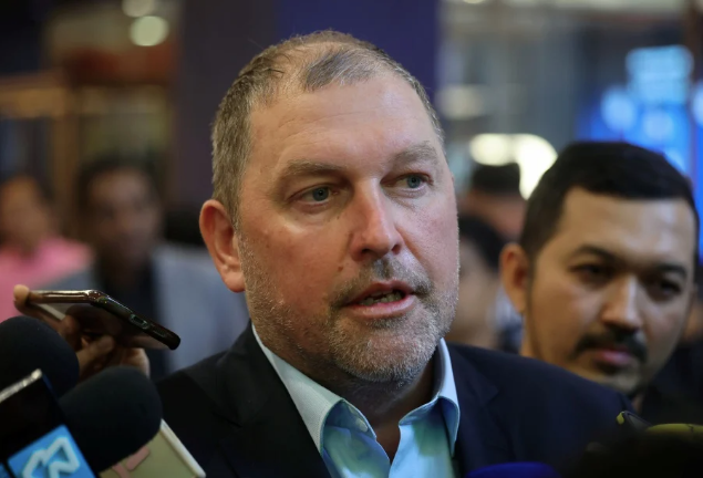 Tân HLV Peter Cklamovski của đội tuyển Malaysia Tân HLV Peter Cklamovski của đội tuyển Malaysia