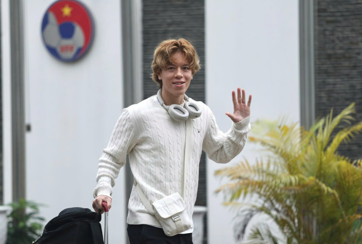 Viktor Le có mặt hội quân U22 Việt Nam ngày 10-3 (Ảnh: Vietnamnet)