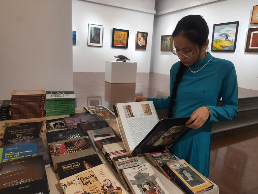 Các đầu sách xuất bản của Khoa Lý luận, Lịch sử và Phê bình mỹ thuật.