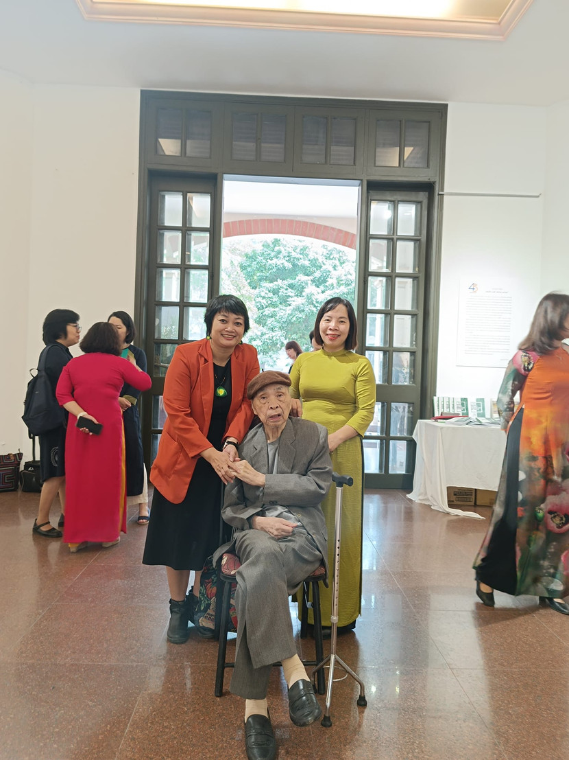 Thế hệ thầy và trò của Khoa Lý luận, Lịch sử và Phê bình mỹ thuật hội ngộ trong ngày vui