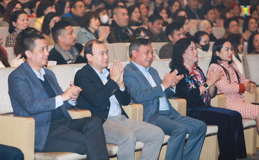 Lãnh đạo Nhà nước, Thành phố Hà Nội tham dự chương trình.