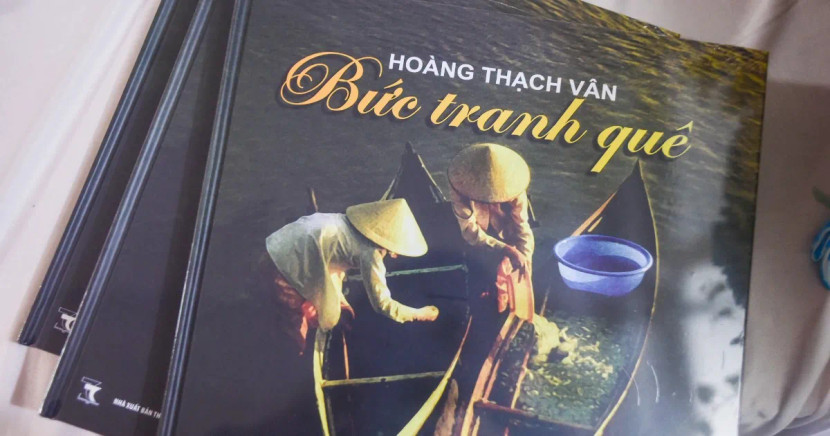Sách ảnh "Bức tranh quê" của Hoàng Thạch Vân Sách ảnh "Bức tranh quê" của Hoàng Thạch Vân