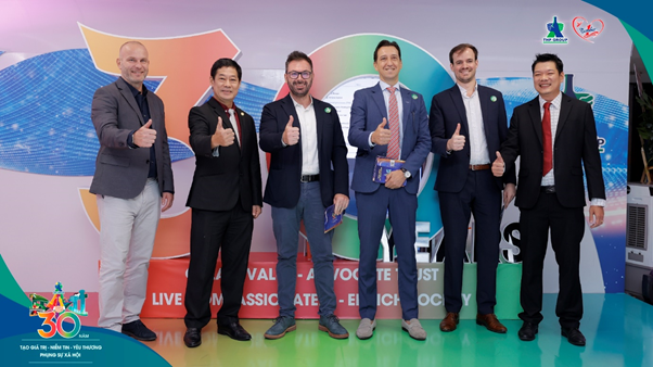 Tri ân những đối tác đã đồng hành cùng Tân Hiệp Phát trong hành trình 30 năm đã qua Tri ân những đối tác đã đồng hành cùng Tân Hiệp Phát trong hành trình 30 năm đã qua