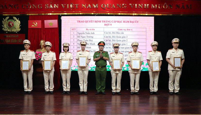 Cán bộ, chiến sĩ quyết tâm thi đua hoàn thành xuất sắc nhiệm vụ trong năm 2025.