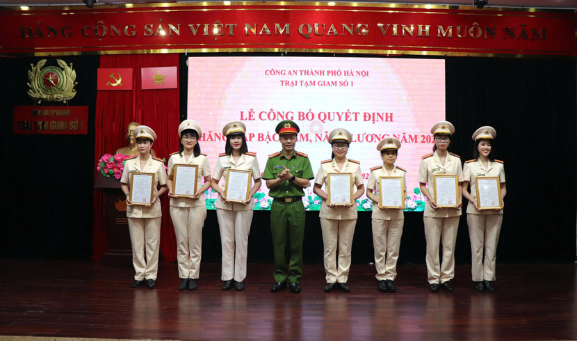 Thăng cấp bậc hàm, nâng lương là sự ghi nhận xứng đáng cho quá trình rèn luyện, cống hiến bền bỉ của cán bộ, chiến sĩ