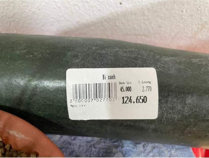 Người dân phải trả gần 125.000 đồng cho một quả bí hơn 2,7kg