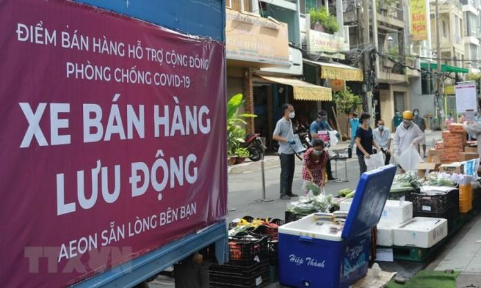 Doanh nghiệp tổ chức điểm bán hàng lưu động để phục vụ người dân Doanh nghiệp tổ chức điểm bán hàng lưu động để phục vụ người dân