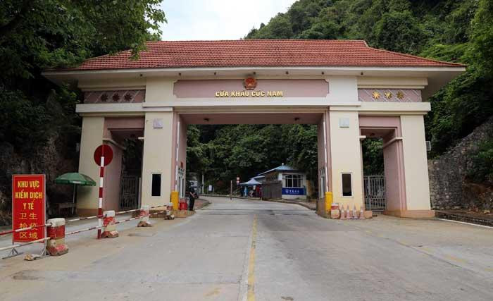 Trung Quốc tạm dừng hoạt động xuất nhập khẩu với Việt Nam qua cửa khẩu Cốc Nam để phòng dịch Covid-19 Trung Quốc tạm dừng hoạt động xuất nhập khẩu với Việt Nam qua cửa khẩu Cốc Nam để phòng dịch Covid-19