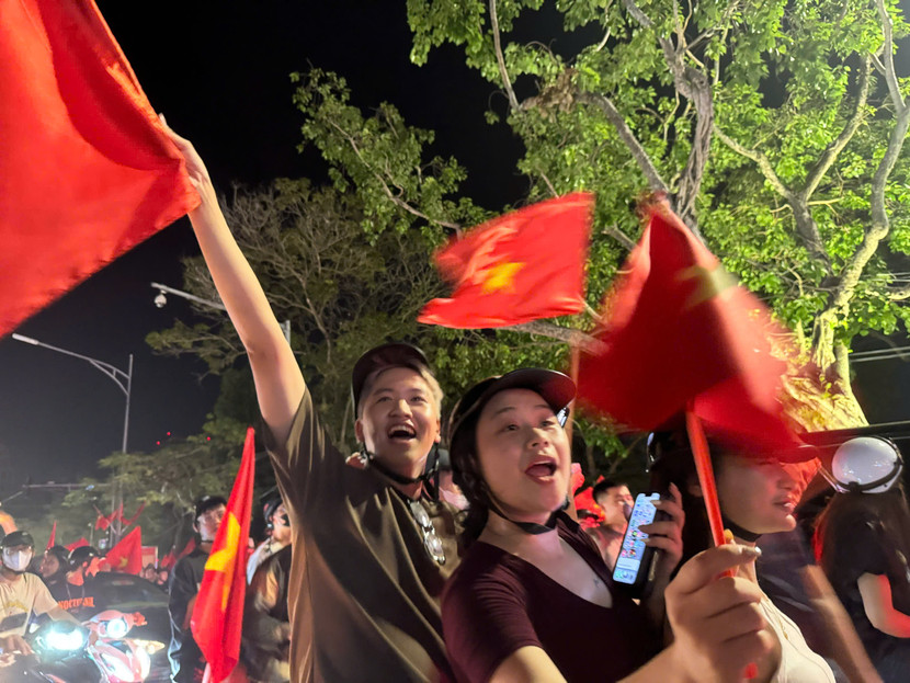 Nhờ sự quyết liệt và chủ động, Thủ đô Hà Nội đã có một đêm ăn mừng sôi động và bình yên