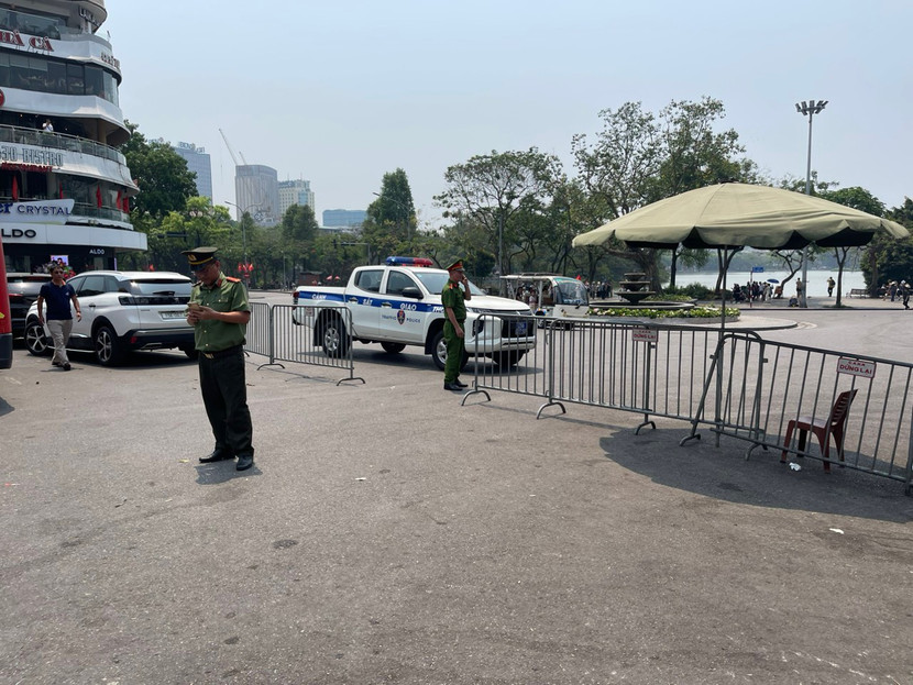 Phố đi bộ hồ Hoàn Kiếm vắng vẻ những ngày nghỉ lễ