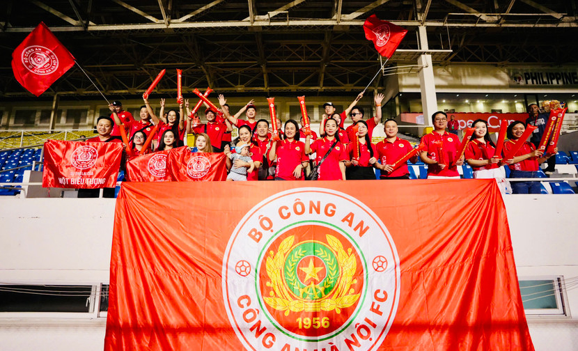 Cổ động viên, kiều bào tiếp lửa cho các "chiến binh" CLB Công an Hà Nội giành chiến thắng thuyết phục tại Philippines