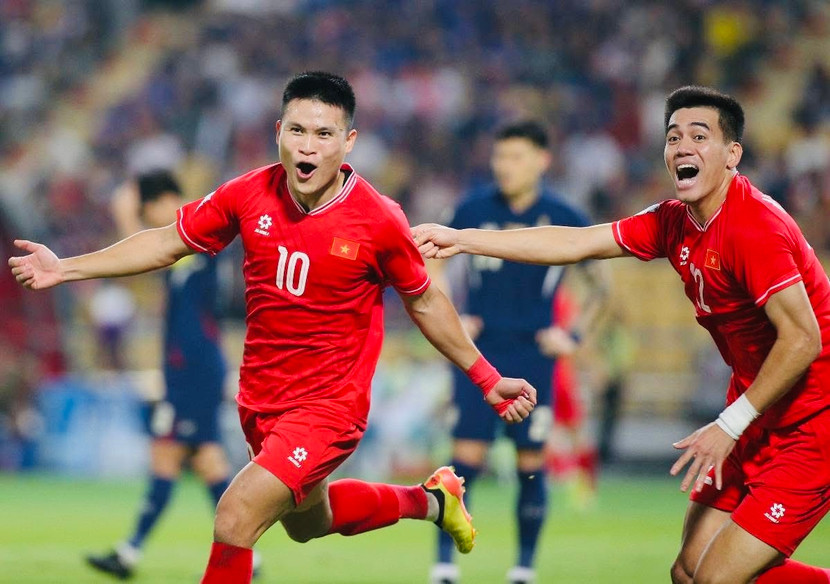 Tuấn Hải ăn mừng bàn thắng mở tỉ số