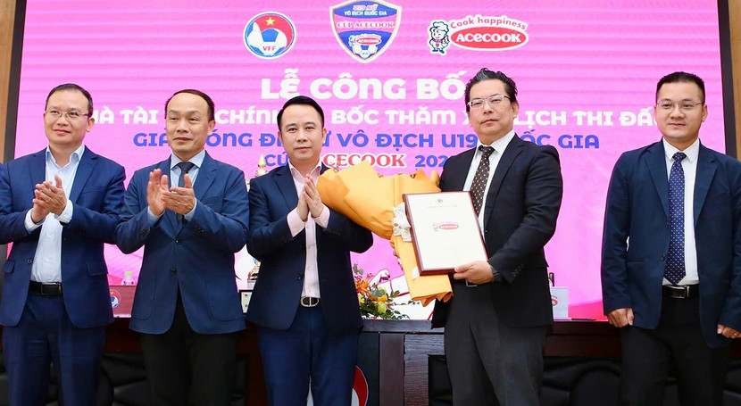 Đại diện VFF và Acecook Việt Nam ký kết tài trợ