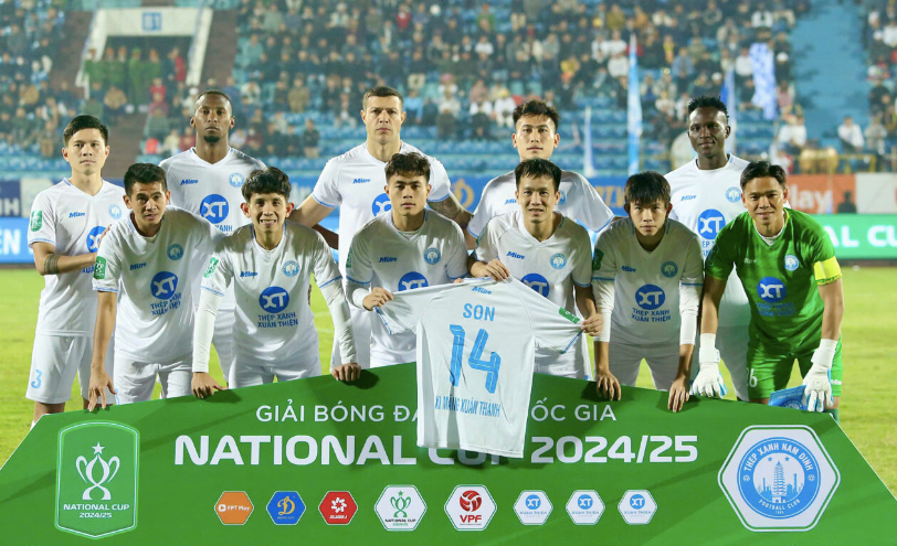 CLB Nam Định bị loại khỏi Cúp Quốc gia và đang chật vật ở V-League sau khi Nguyễn Xuân Son chấn thương phải nghỉ dài hạn