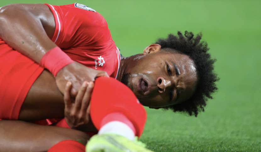 Xuân Son chấn thương nặng phải rời sân phút 32