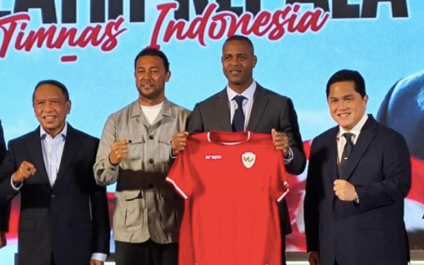 Patrick Kluivert chính thức trở thành HLV trưởng đội tuyển Indonesia