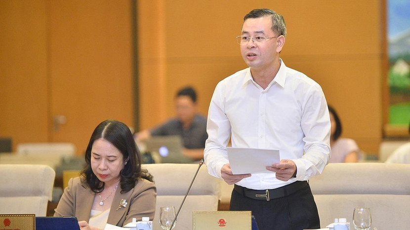 Phó Tổng KTNN Ngô Văn Tuấn báo cáo tại phiên họp