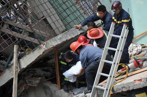 Vụ làm nổ khí gas tại phường Bách Khoa khiến sập ngôi nhà 3 tầng làm 3 ngưởi tử vong