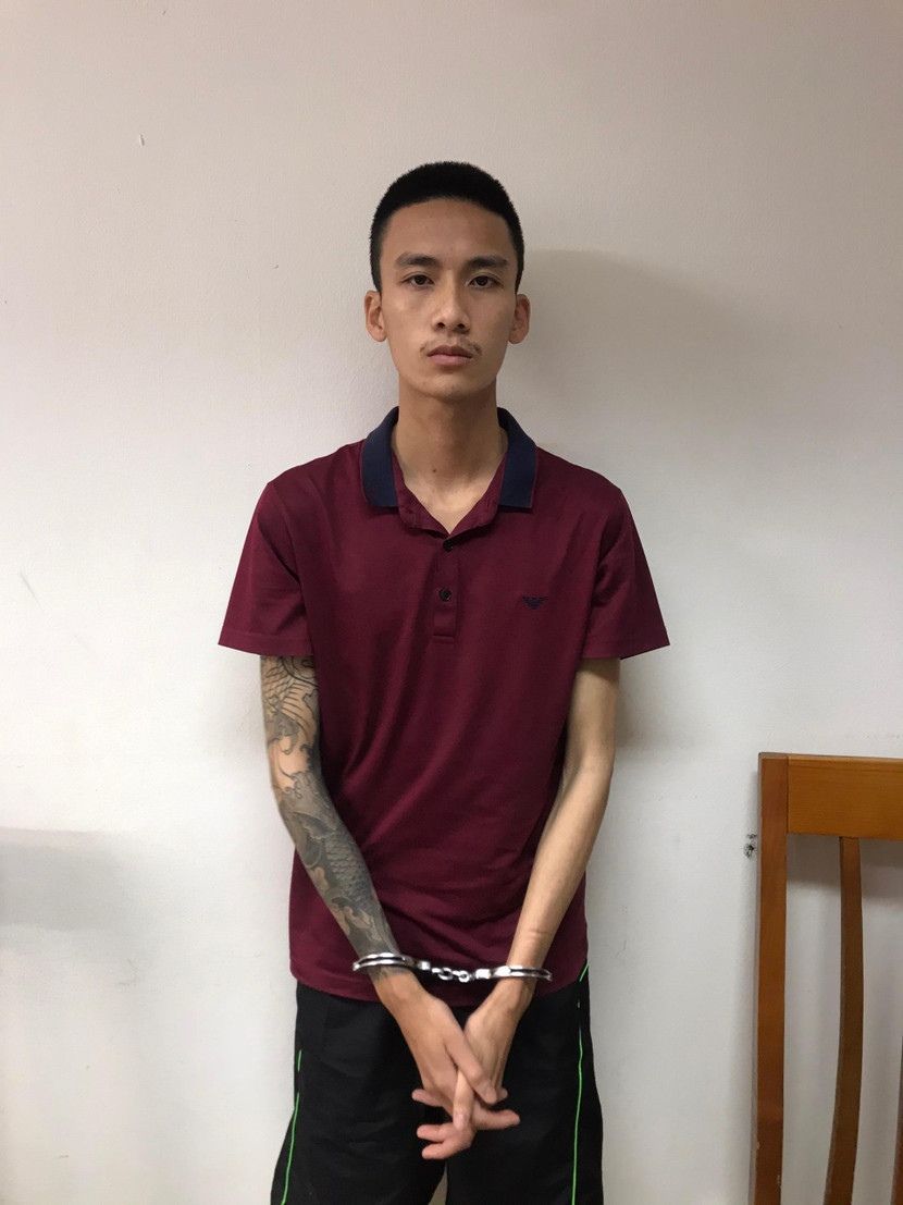 Phạm Văn Linh - Kẻ gây ra gần 20 vụ trộm cắp điện thoại "full box" tại các trung tâm Thế giới đi động ở 4 tỉnh, thành trên cả nước Phạm Văn Linh - Kẻ gây ra gần 20 vụ trộm cắp điện thoại "full box" tại các trung tâm Thế giới đi động ở 4 tỉnh, thành trên cả nước