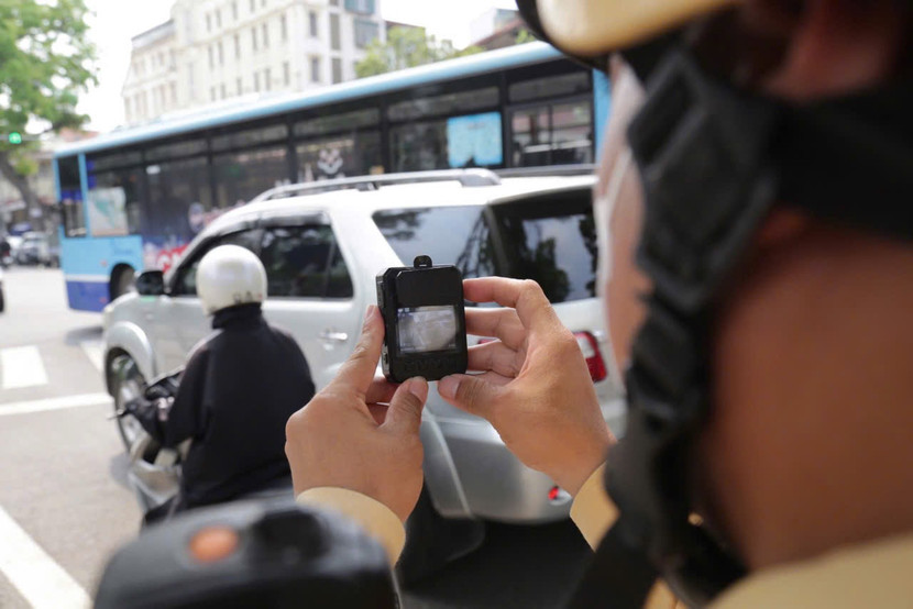 Nhiều tài xế tìm cách che biển kiểm soát để tránh bị xử phạt Nhiều tài xế tìm cách che biển kiểm soát để tránh bị xử phạt