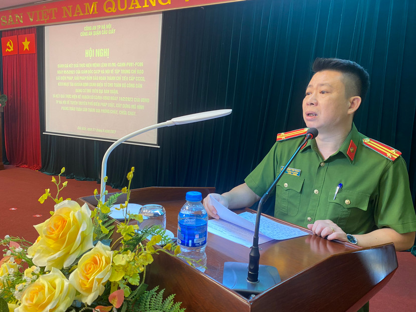 Trung tá Hoàng Tiến Thành - Trưởng Công an phường Yên Hòa cho biết, cán bộ chiến sĩ đã vượt lên trên mọi khó khăn, thử thách để hoàn thành nhiệm vụ Trung tá Hoàng Tiến Thành - Trưởng Công an phường Yên Hòa cho biết, cán bộ chiến sĩ đã vượt lên trên mọi khó khăn, thử thách để hoàn thành nhiệm vụ