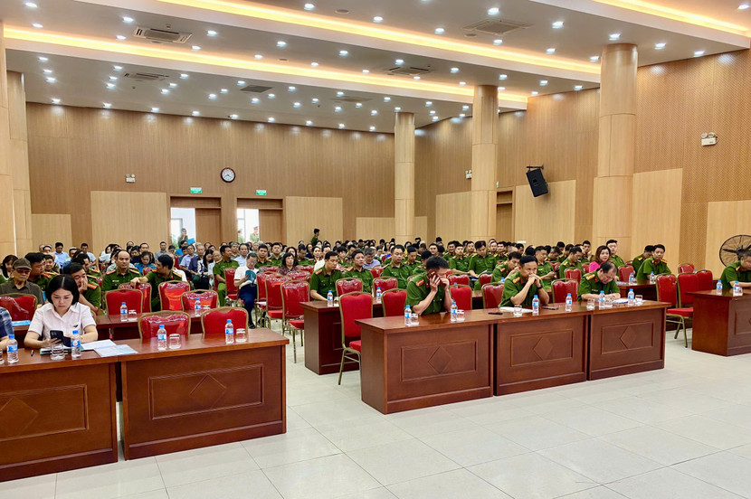 Việc nâng cao nghiệp vụ trong công tác thi hành án hình sự và hỗ trợ tái hòa nhập cộng đồng cho cán bộ và lực lượng có liên quan là hết sức quan trọng Việc nâng cao nghiệp vụ trong công tác thi hành án hình sự và hỗ trợ tái hòa nhập cộng đồng cho cán bộ và lực lượng có liên quan là hết sức quan trọng