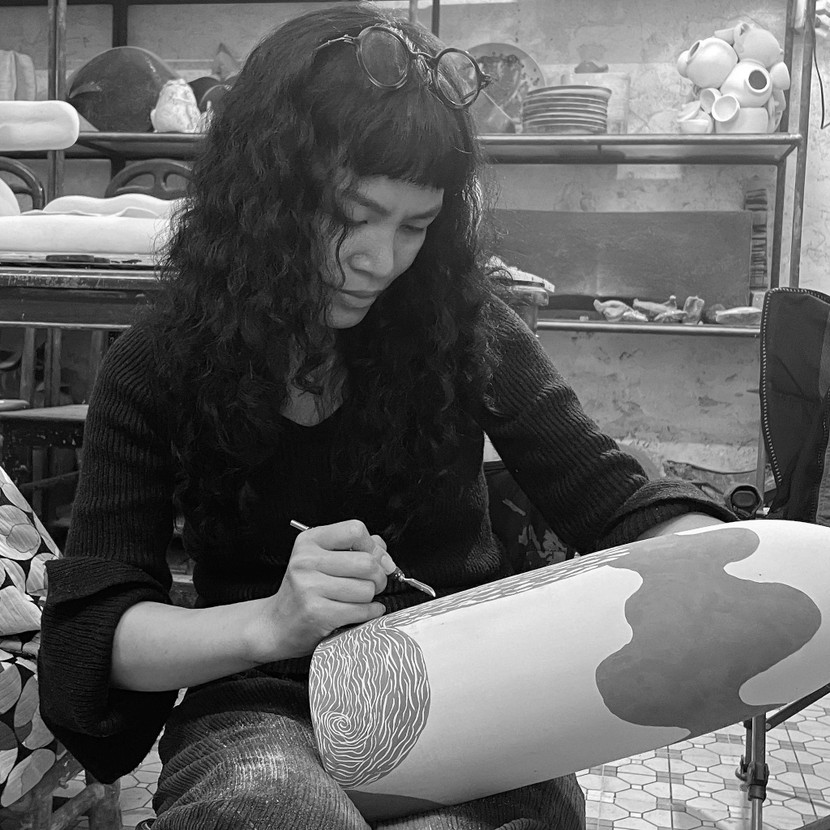 Họa sĩ Đỗ Duyên thực hiện tác phẩm Họa sĩ Đỗ Duyên thực hiện tác phẩm