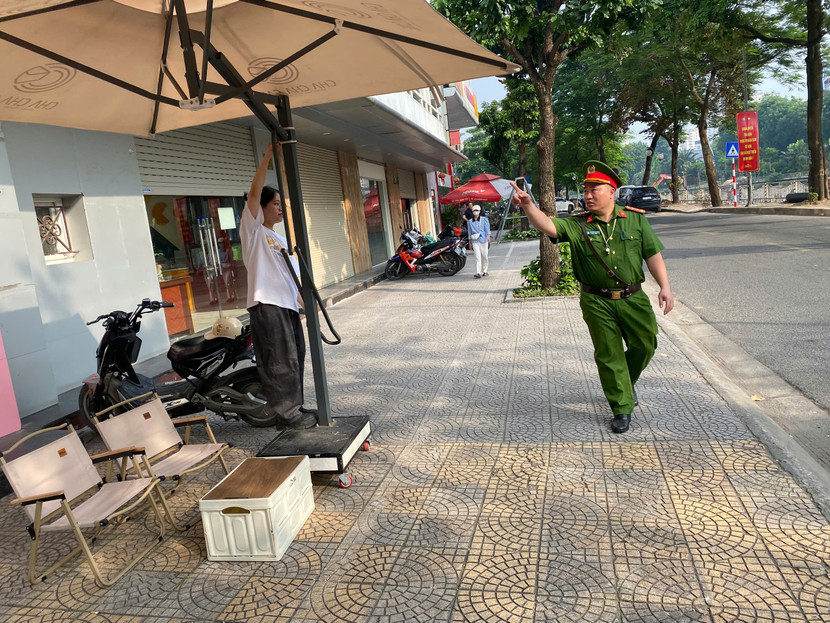 Lực lượng Công an phường sẽ duy trì việc tuần tra kiểm soát, tăng cường tuyên truyền, nhắc nhở các hộ kinh doanh, không để hình thành "điểm nóng" vi phạm