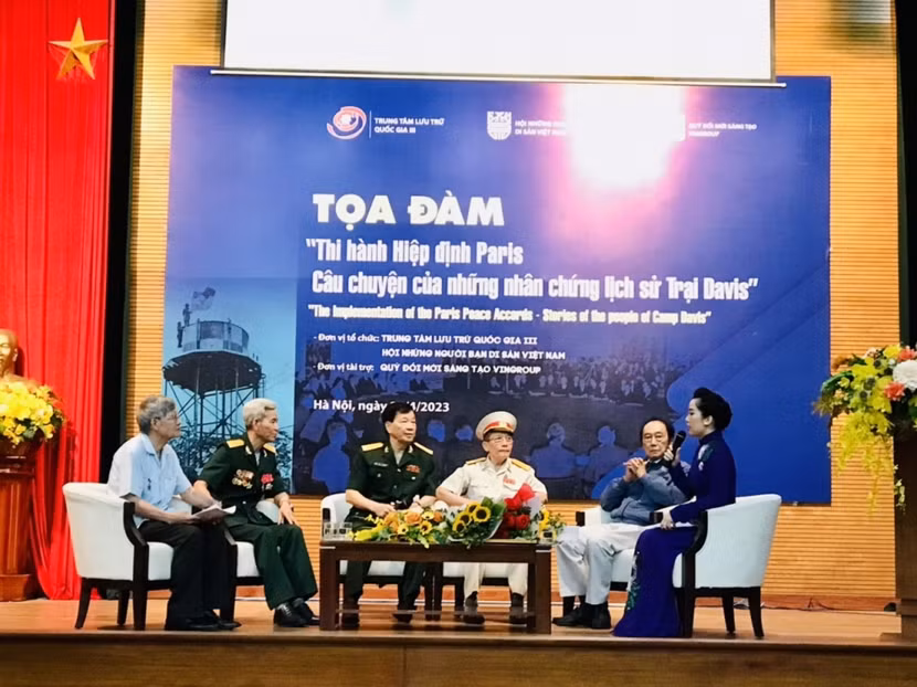 Các nhân chứng lịch sử tham dự buổi tọa đàm
