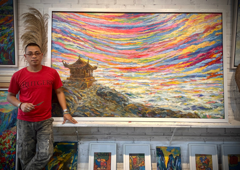 Họa sĩ Đặng Thanh Dương bên bức "Thiên Trúc Tự" Họa sĩ Đặng Thanh Dương bên bức "Thiên Trúc Tự"