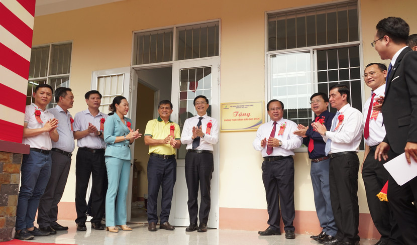 Phòng thực hành giáo dục STEM tại Trường THPT Võ Văn Kiệt trước giờ khánh thành.