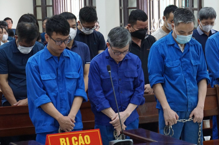 Nhóm bị cáo phạm tội "Buôn lậu" trong vụ án. Nhóm bị cáo phạm tội "Buôn lậu" trong vụ án.