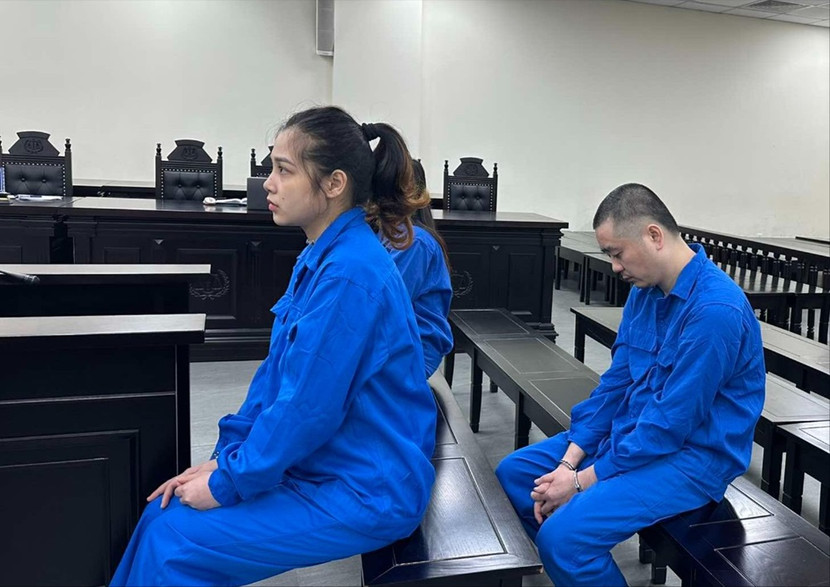 Cặp nhân tình gây án mạng bị đưa ra xét xử tại phiên tòa.