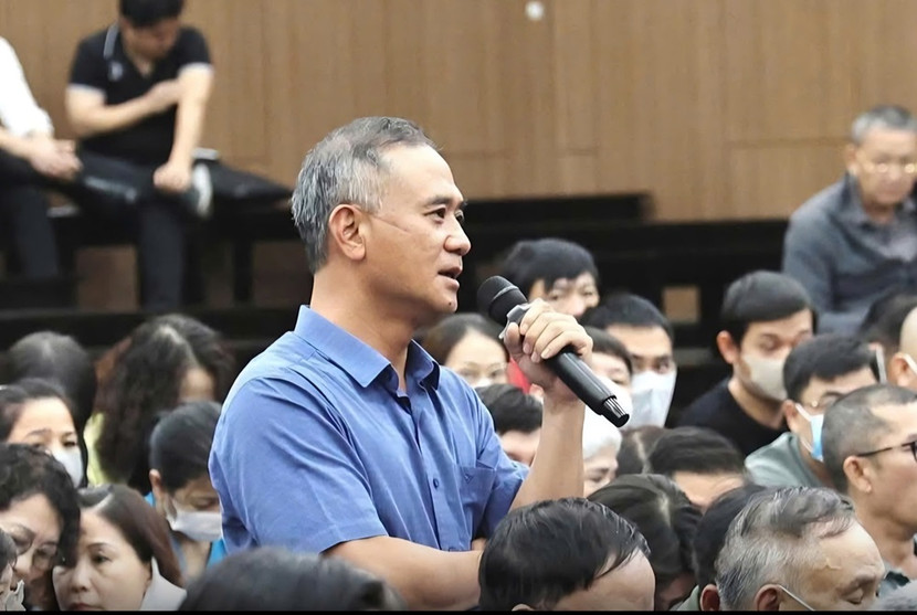 Cựu Bí thư Thành ủy thành phố Hòa Bình, tỉnh Hòa Bình (cũ) khai báo tại phiên tòa. Cựu Bí thư Thành ủy thành phố Hòa Bình, tỉnh Hòa Bình (cũ) khai báo tại phiên tòa.