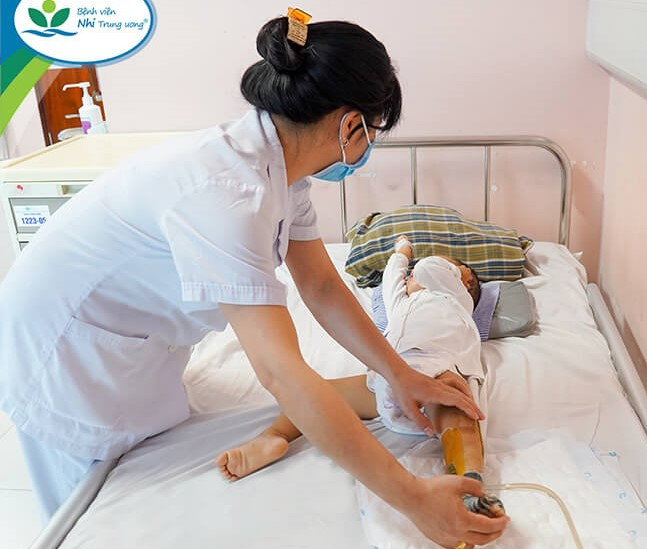 Bệnh nhi 28 tháng tuổi bị rắn cắn nguy kịch, được cứu sống nhờ truyền 40 lọ huyết thanh Bệnh nhi 28 tháng tuổi bị rắn cắn nguy kịch, được cứu sống nhờ truyền 40 lọ huyết thanh