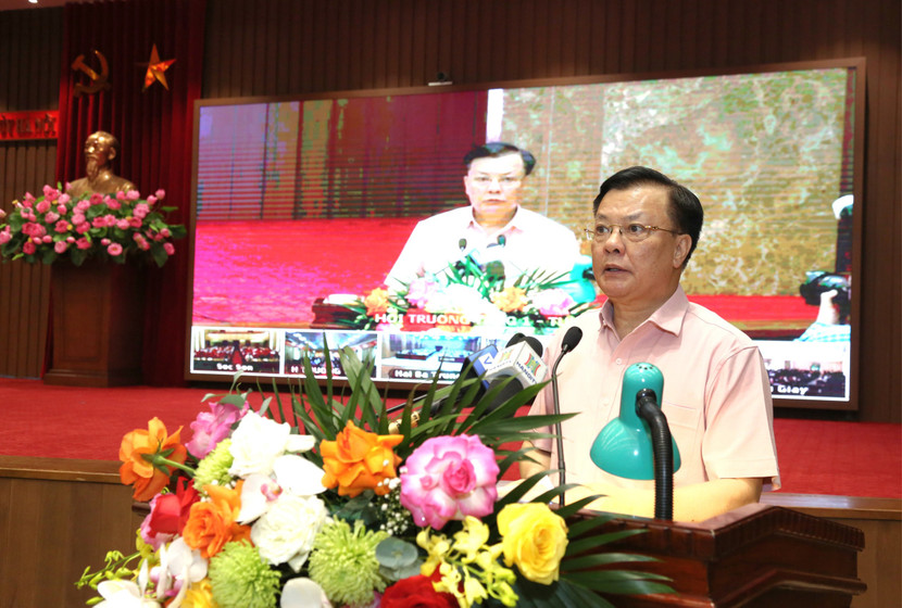 Bí thư Thành ủy Đinh Tiến Dũng phát biểu tại buổi đối thoại với MTTQ các cấp thành phố