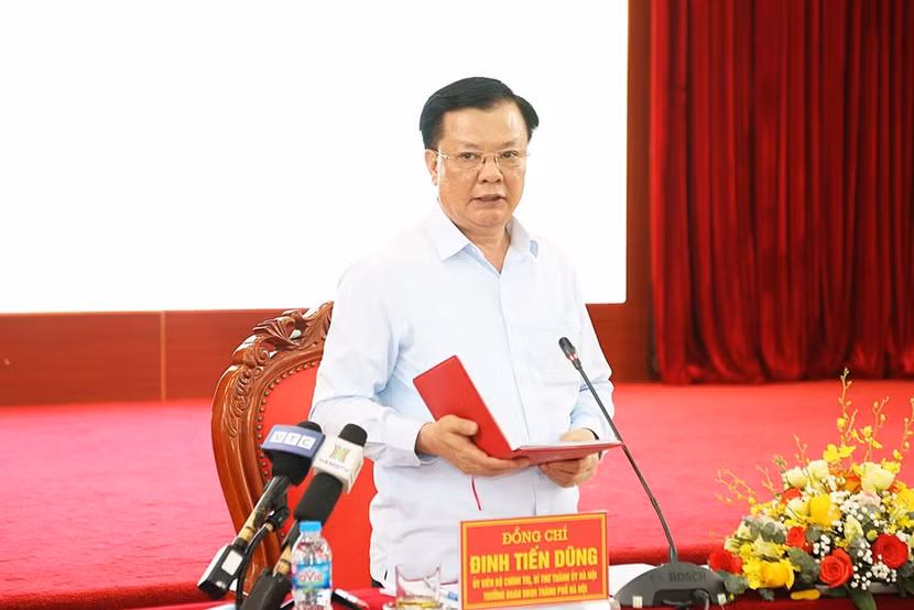 Bí thư Thành ủy Hà Nội Đinh Tiến Dũng chỉ đạo tại buổi làm việc Bí thư Thành ủy Hà Nội Đinh Tiến Dũng chỉ đạo tại buổi làm việc