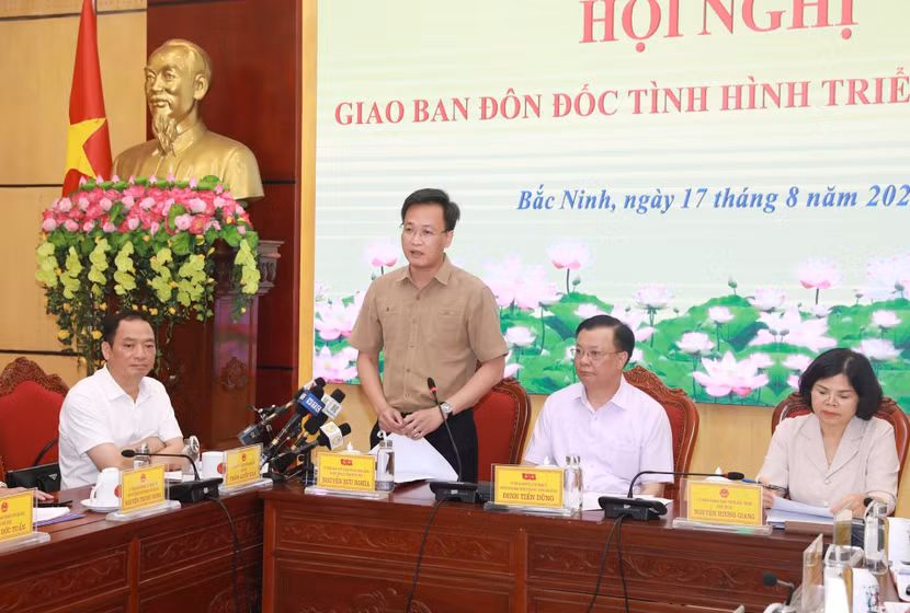 Bí thư Tỉnh ủy Hưng Yên Nguyễn Hữu Nghĩa phát biểu thảo luận tại hội nghị