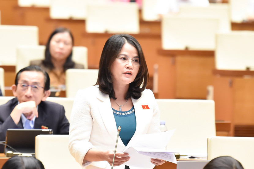 Đại biểu Nguyễn Hoàng Bảo Trân phát biểu thảo luận